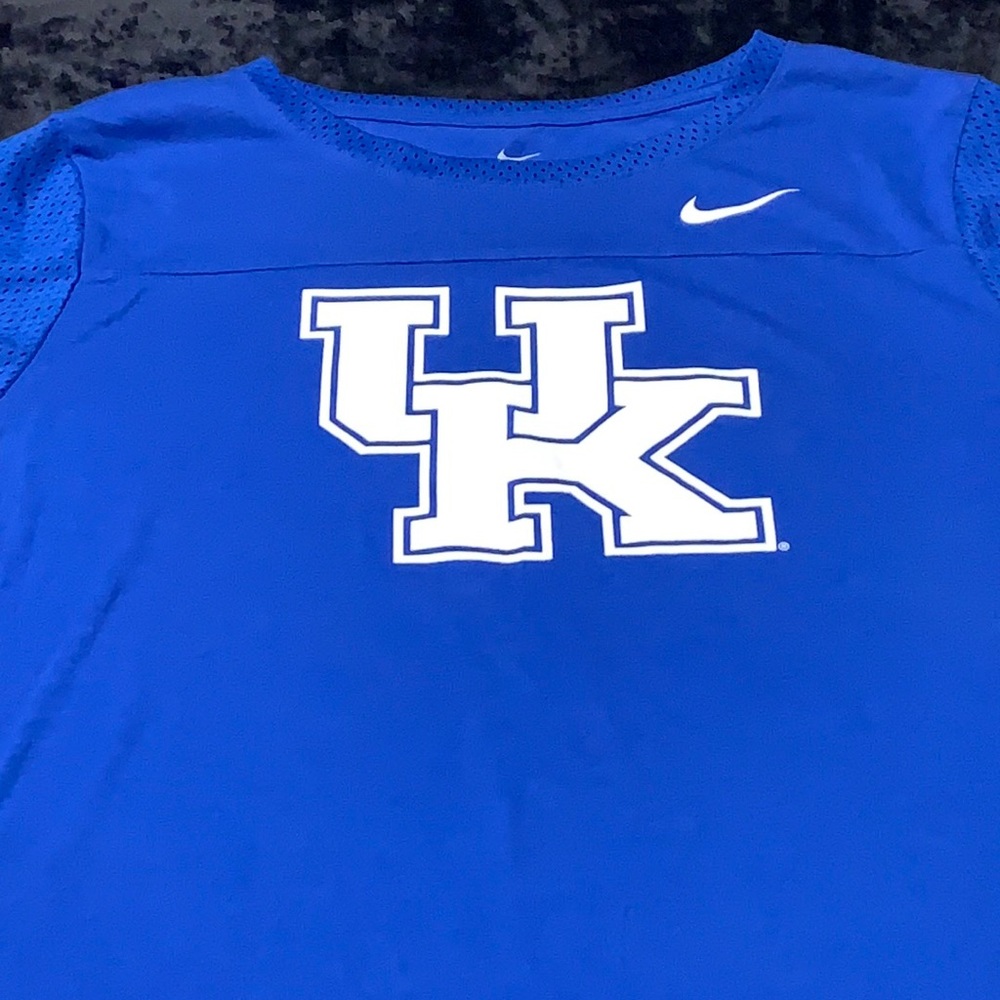 Nike “Ladies Fit” UK Shirt With Football Jersey Sleeves, EUC, Size XL - Picture 2 of 9